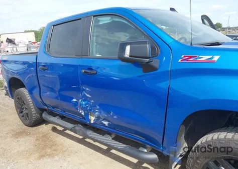 2023 Chevrolet Silverado 1500 4Wd Short Bed Lt Trail Boss z USA, uszkodzony, nr VIN 3GCUDFED4PG355053